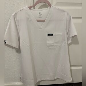 Jannuu women’s white scrub top